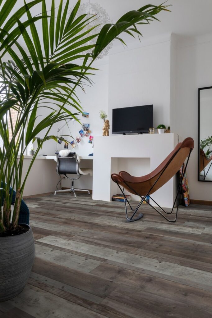 Luxury vinyl flooring color Chestnut